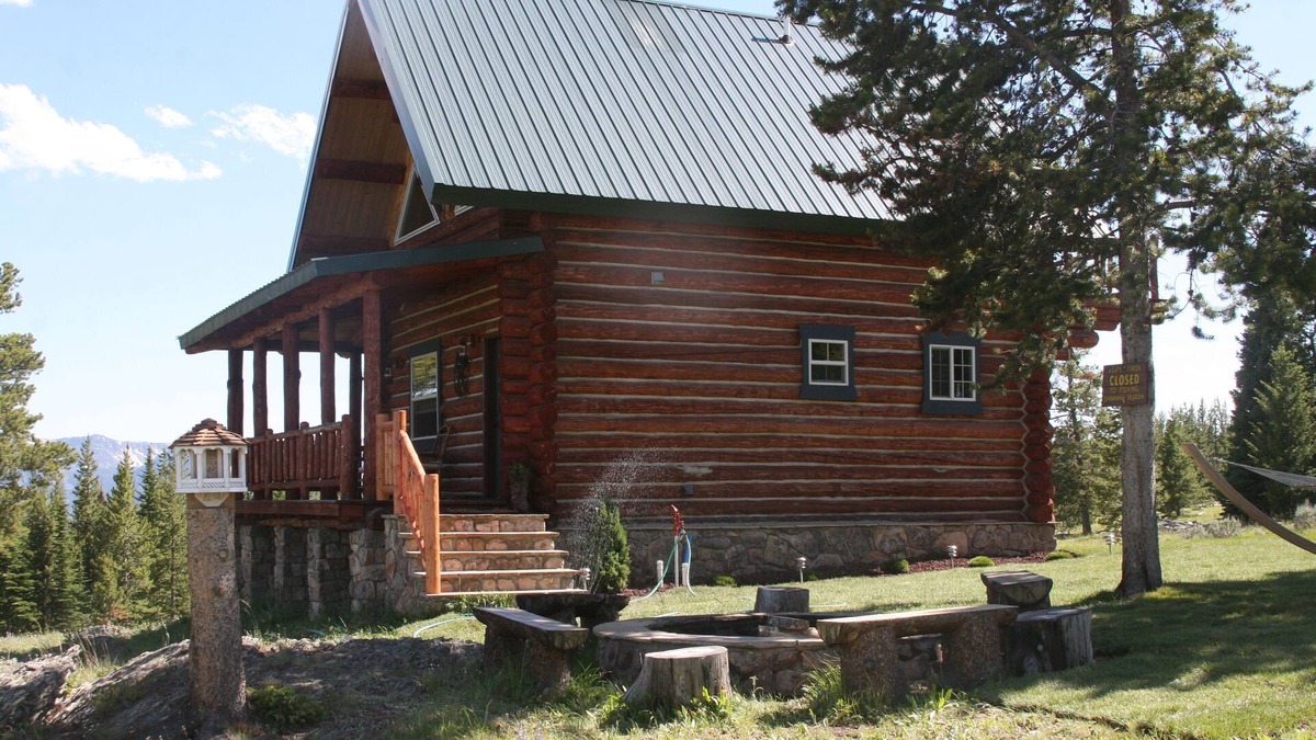 Emigrant Cabin | Special Cabin -Close to Yellowstone w/Remote Setting