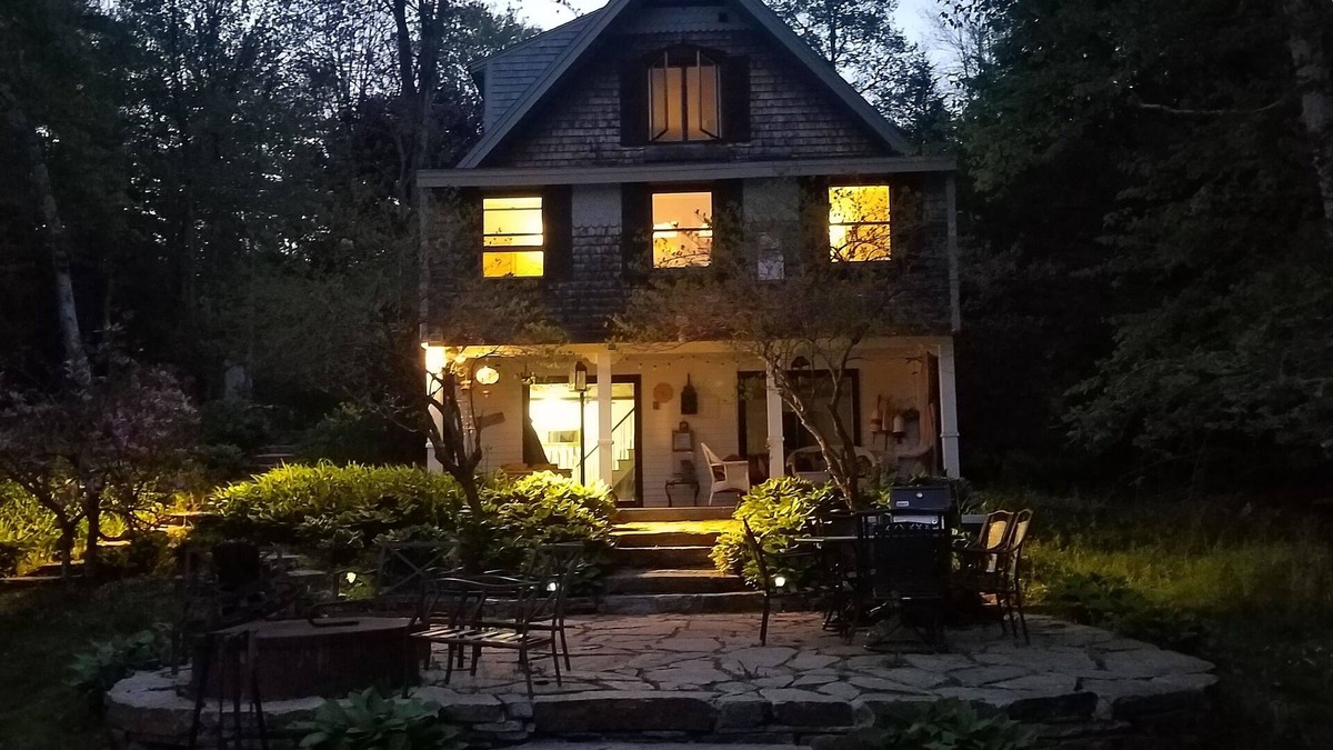 Unity House | Special Country Luxury Waterfront Home on CleanWarm Crescent Lake, SunapeeRegion