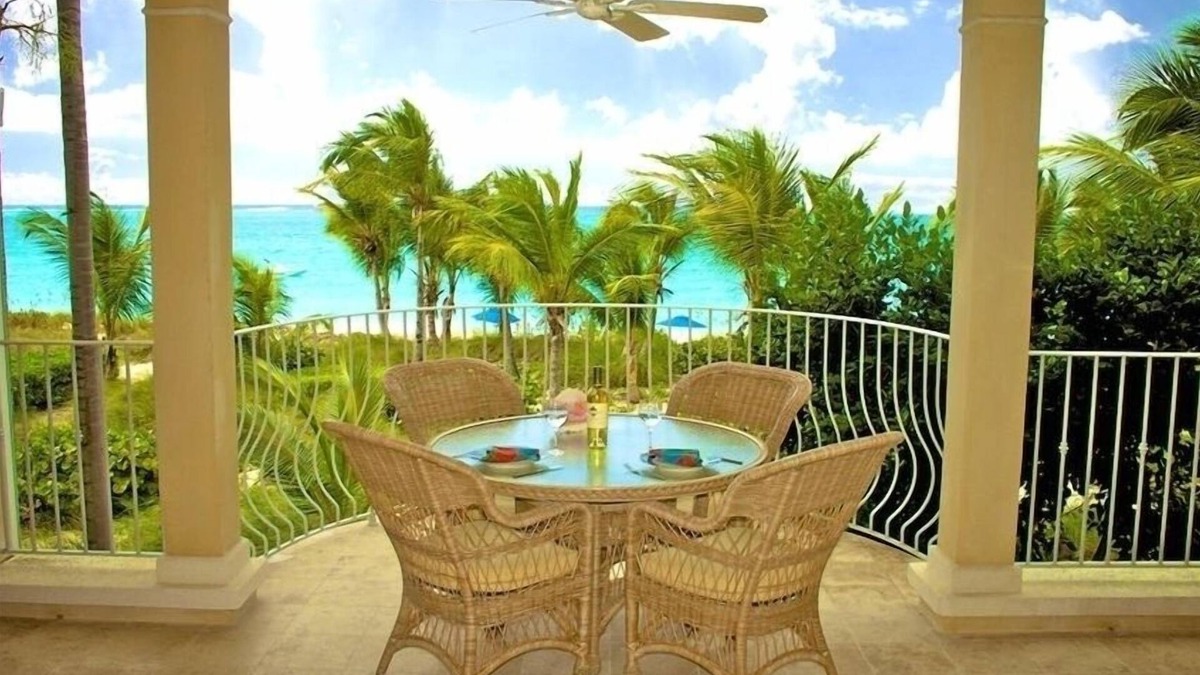 Grace Bay Condo | SPECIAL DISCOUNTED RATE!- Magical Oceanfront Holiday - Grace Bay Beach 1/2 bed