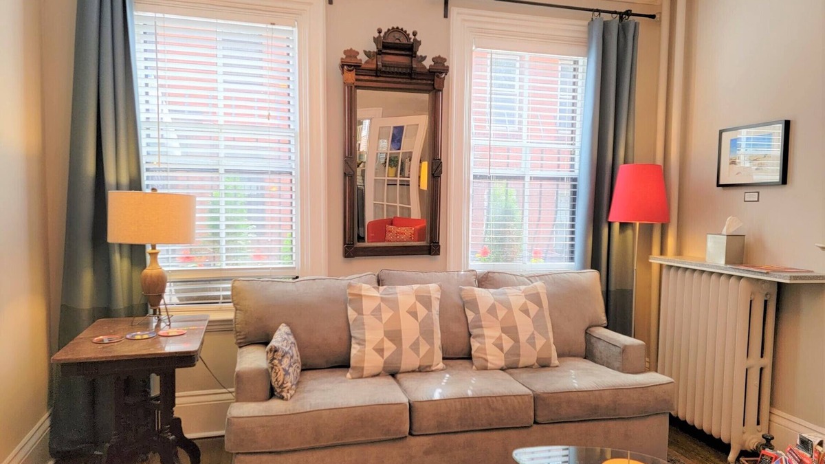 Highland Park Apartment | Special!excellent, Sunny! Duplex! Pvt! Condo! 1.5 Miles to Center