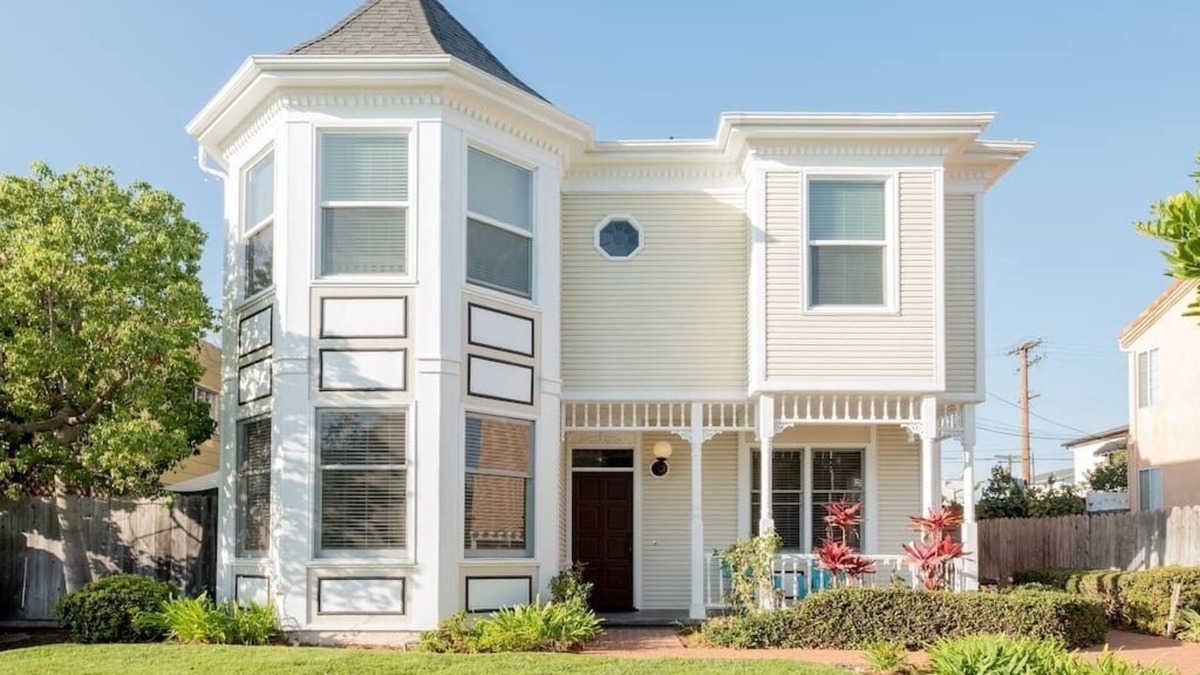 Crown Point House | Special! Luxury Townhome2 Fast WiFi Garage BBQ Crib