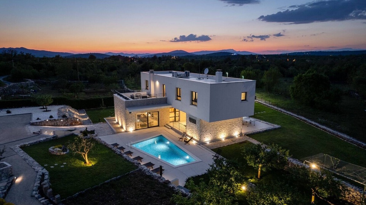 Central Dalmatia Villa | SPECIAL OFFER - Modern Villa M30 with heated pool, 3 en-suite bedrooms