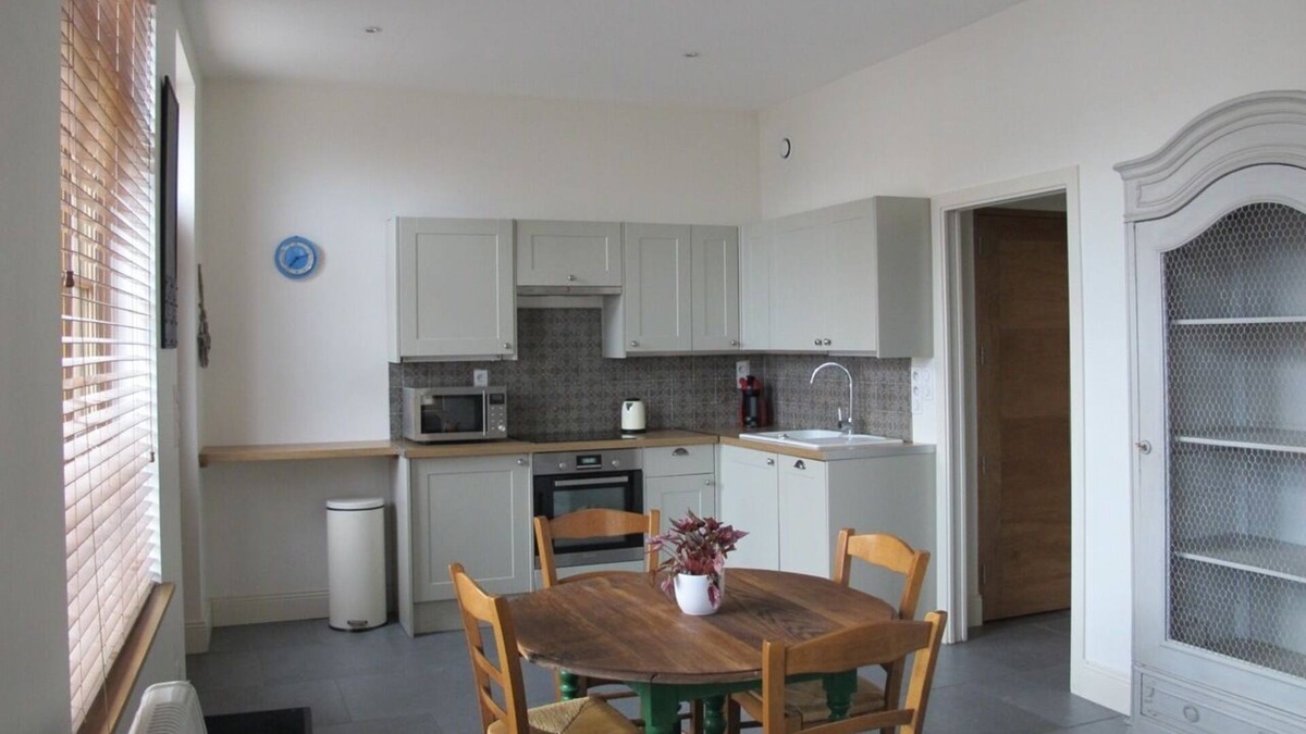 Hallines Apartment | SPECIAL RATE AVAILABLE "Spacious Self Contained Studio”