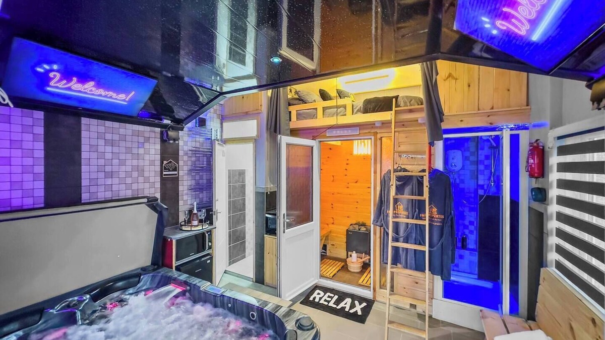 Maerdy Apartment | Special Spa-partment w/Hot Tub,Sauna,Lounge-Maerdy