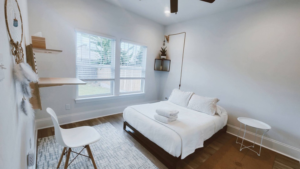 Tallahassee House | SPECIAL SUMMER PRICING: Stylish 2BR/2BA. Bright, Comfy, Clean. Midtown w/Yard
