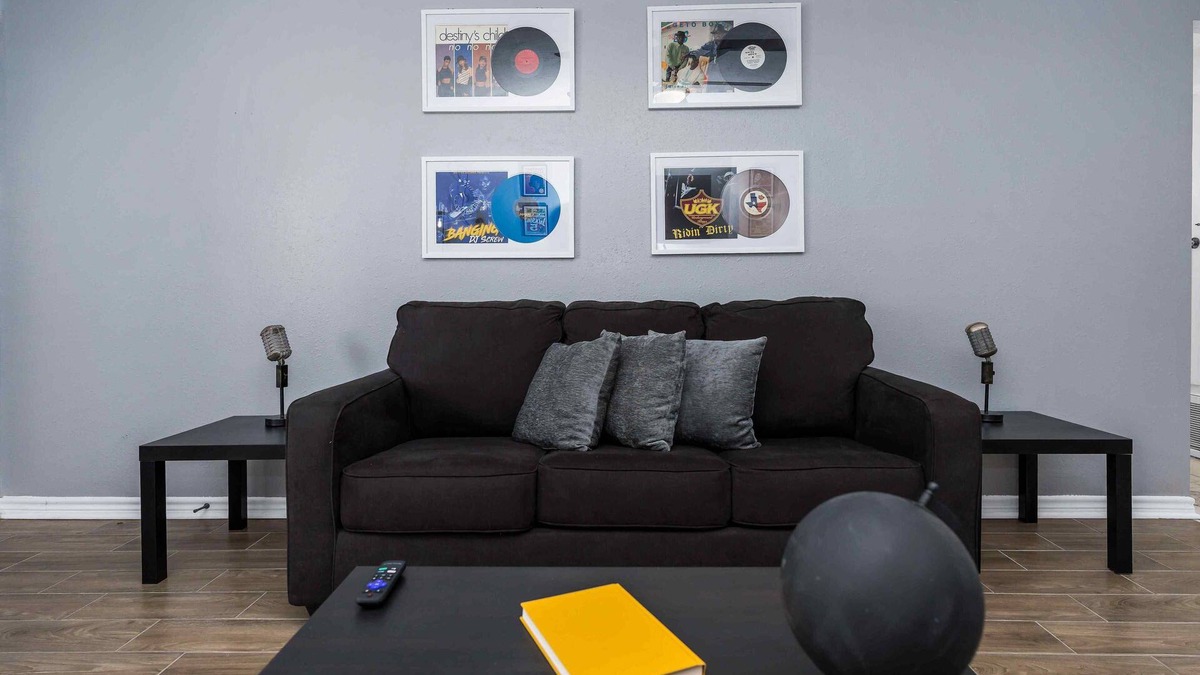 South Central Houston Apartment | Special Weekly Rates/Close to Eado, UH, Medical Center & NRG