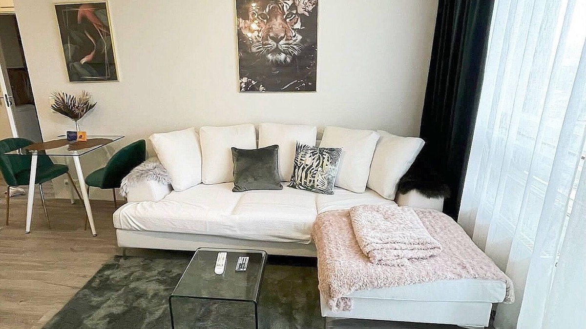 Herttoniemi Apartment | Specious roofapartment apartment, tropical velvet