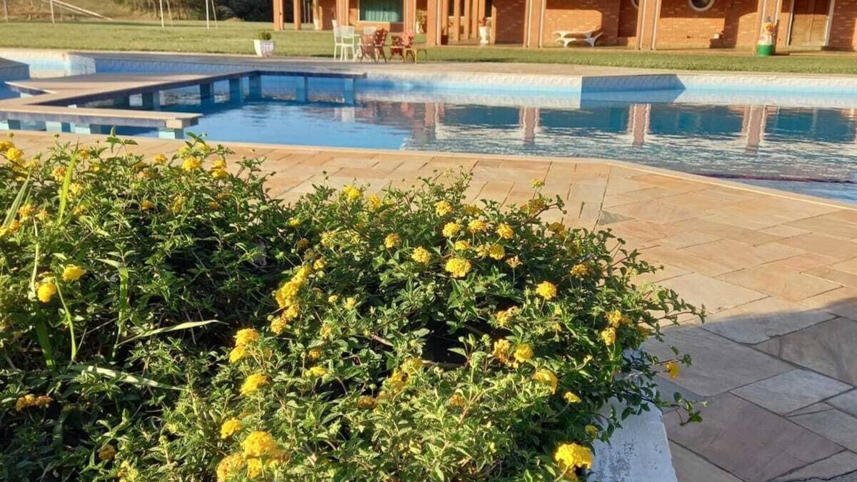 Cabreuva House | Spectacular site - 10 suites - Shallow-edge pool, ballroom and lake