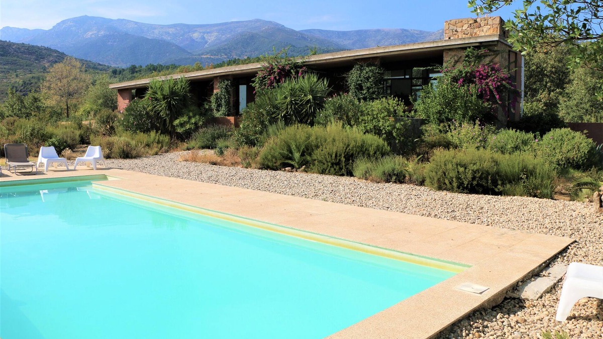 Villanueva De La Vera House | Spectacular villa with pool and impressive views in lush nature close to Madrid