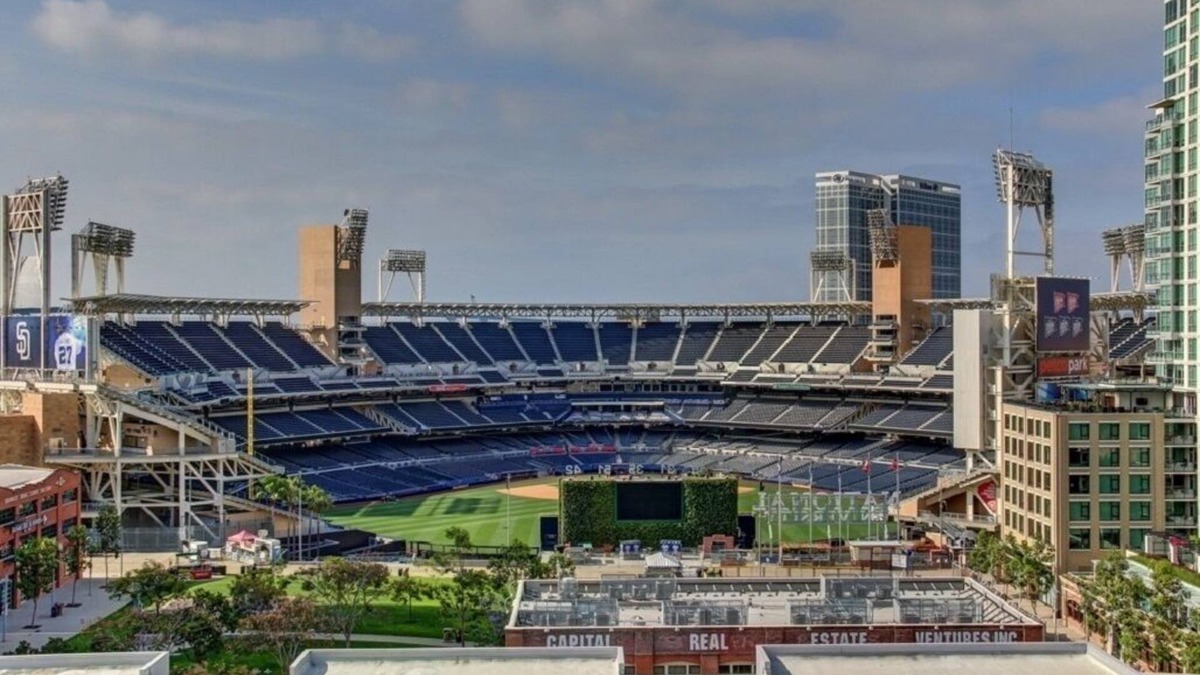 East Village Apartment | Spectacular 1 bedroom Loft, w/Amazing Views!