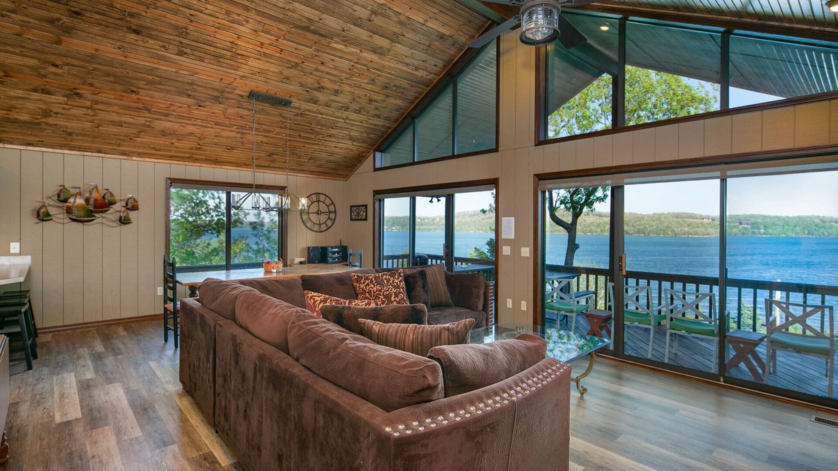 Lost Bridge Village House | Spectacular 180° Beaver Lakefront Views! Steps to Shoreline+Pool Table+Fire Pit