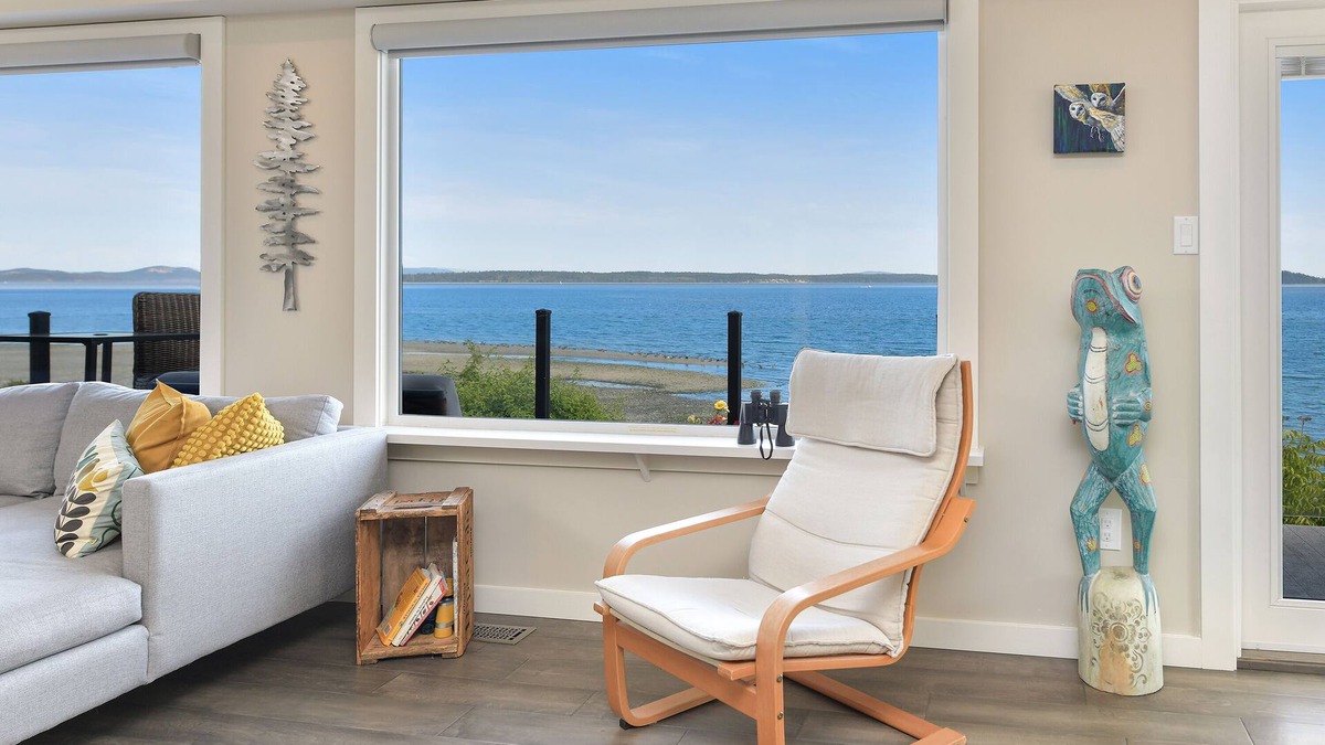Sidney House | Spectacular 4 Bedroom Oceanfront Beach House