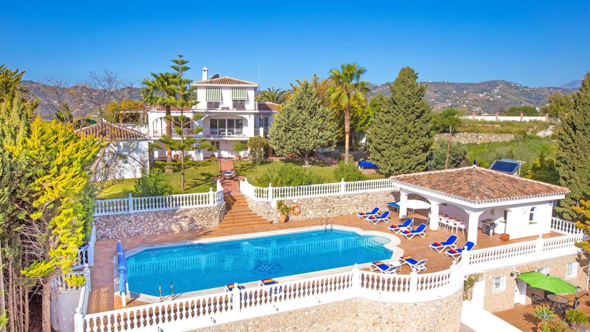 Frigiliana Villa | Spectacular 6-bed Villa, huge 18m HEATED pool, stunning views