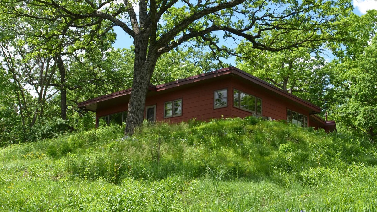 Eagle House | Spectacular 77 acre estate, fishing ponds & close to Kettle Moraine trails
