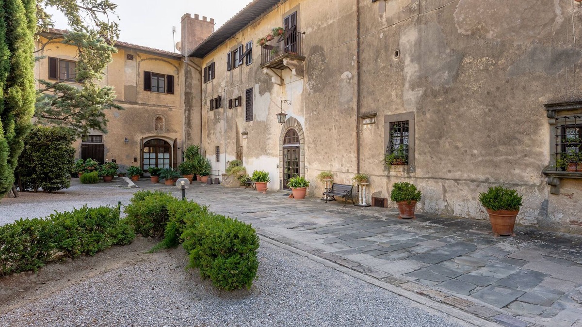 Vicopisano Apartment | Spectacular apartment in historic mansion from the 1400s