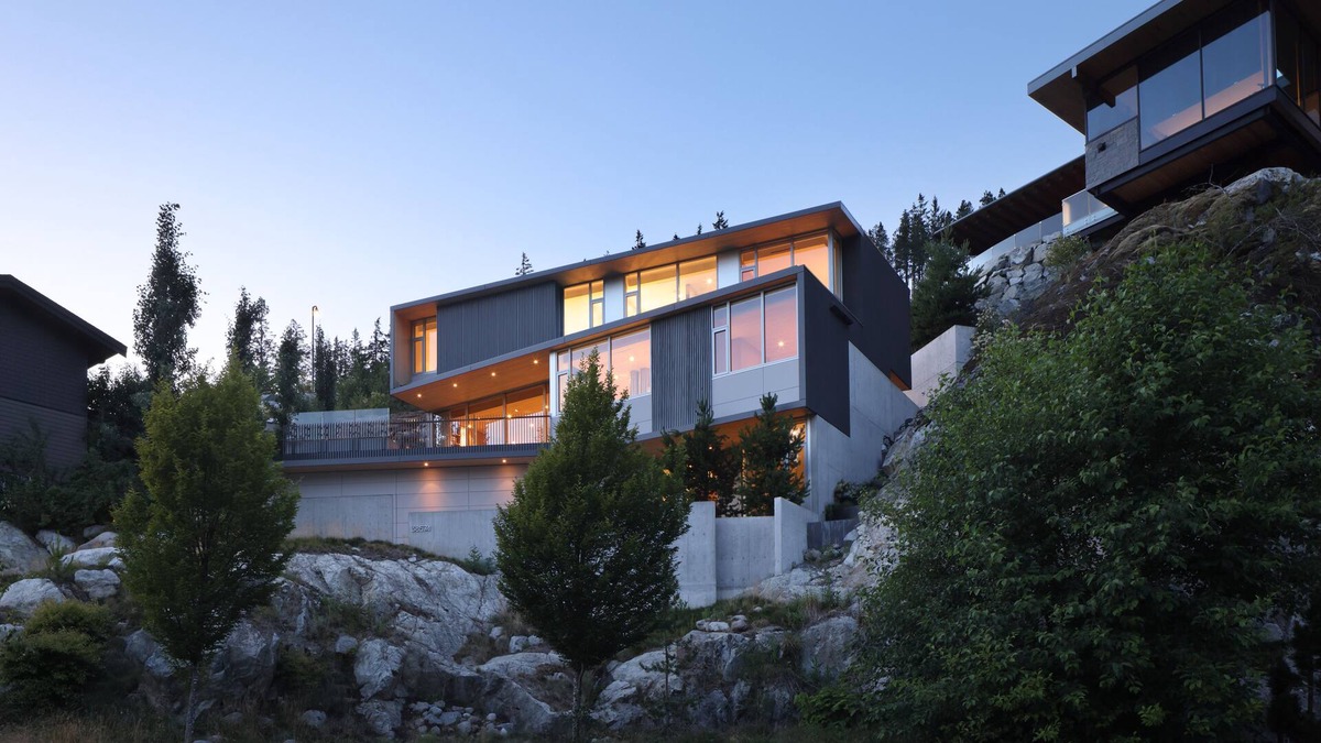 Squamish House | Spectacular architectural home immersed in nature with luxury furnishings.