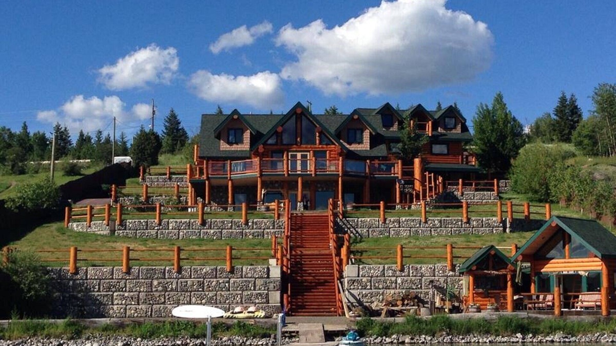 Lac La Hache House | Spectacular Archive Homepage for Lac La Hache