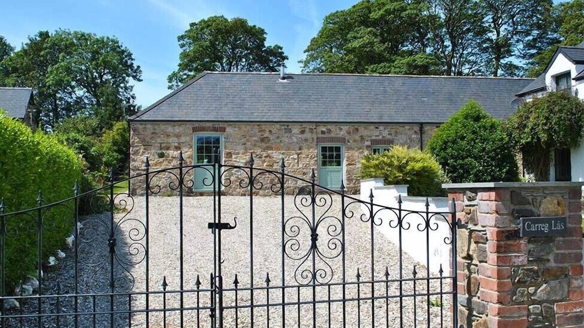 Hayscastle Cross House | Spectacular, award winning self-catering barn conversion in Pembrokeshire.