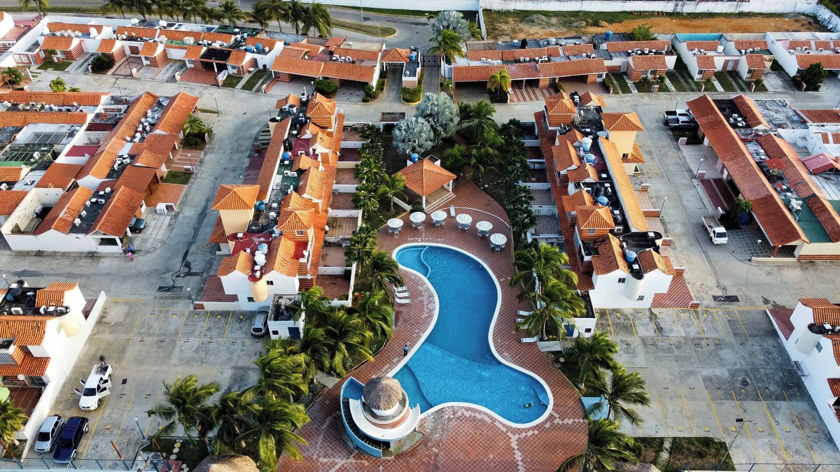 Tucacas House | SPECTACULAR BEACH VACATION HOUSE TC-1
