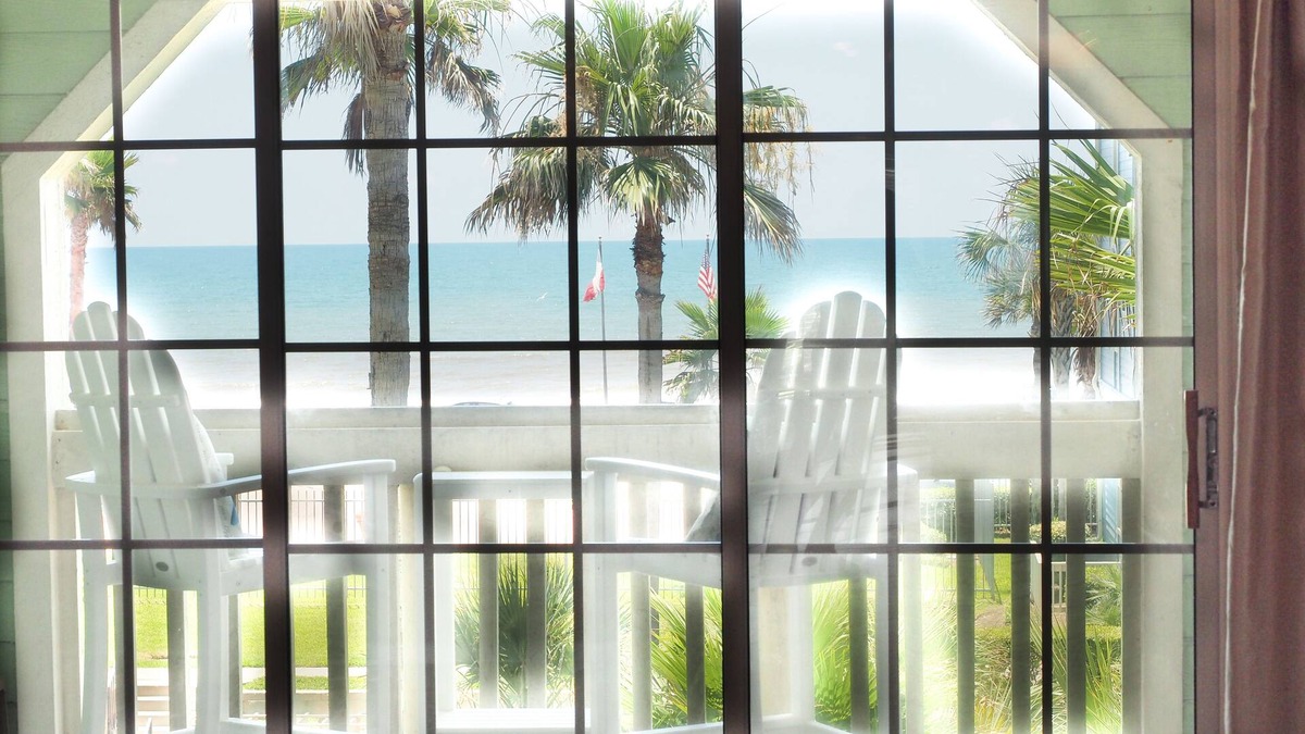 Galveston Condo | Spectacular beach view Condo at Babe's beach in resort style "The Dawn" Complex