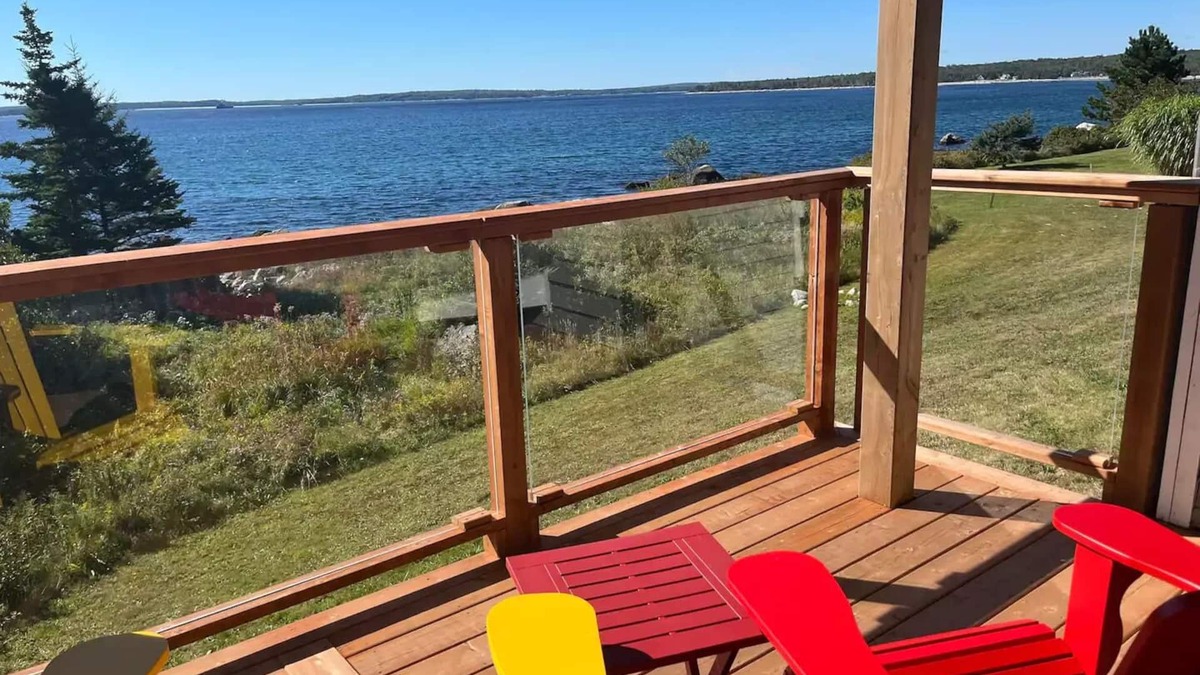 Summerville Centre Apartment | Spectacular Oceanfront 1 Bdrm Unit in Summerville