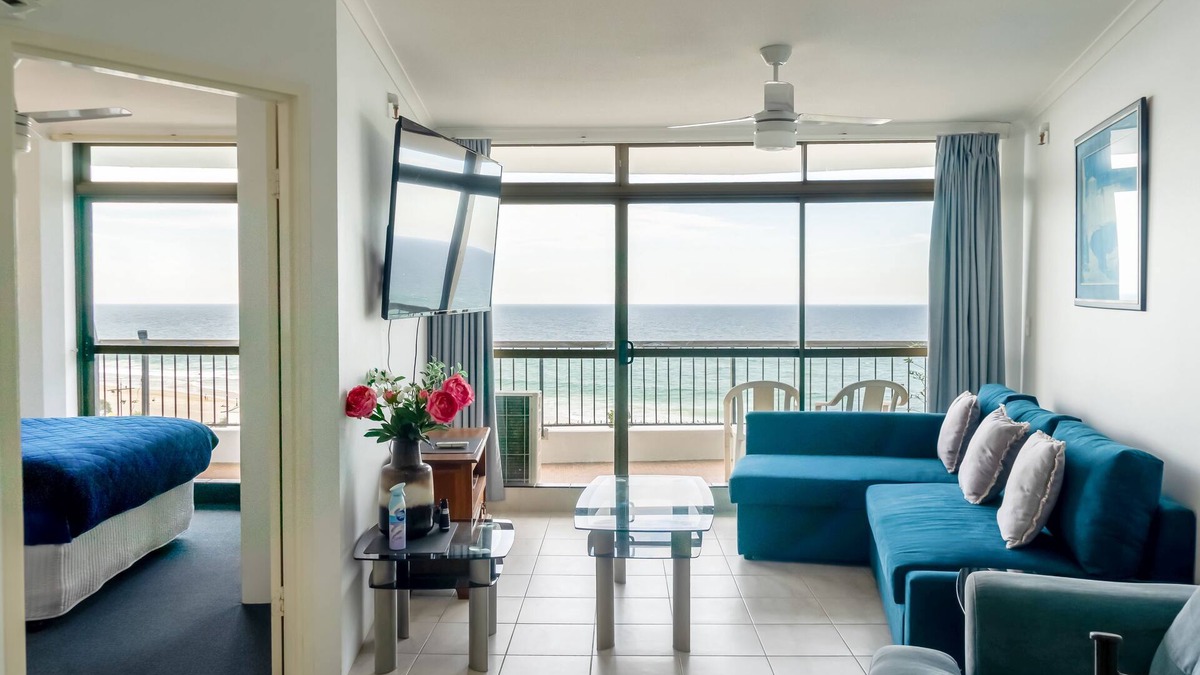 Surfers Paradise Condo | Spectacular Central Surfers Beach Views from Appartment