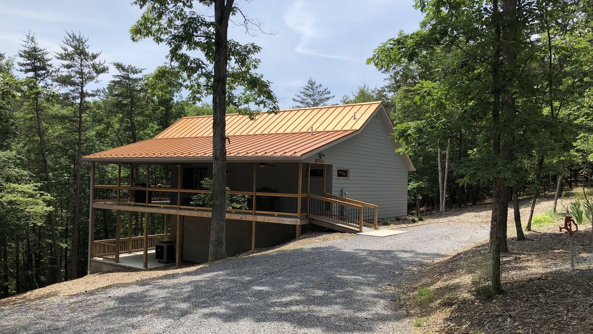 Berkeley Springs Cabin | Spectacular couples retreat, private wooded location, pet friendly, WiFi