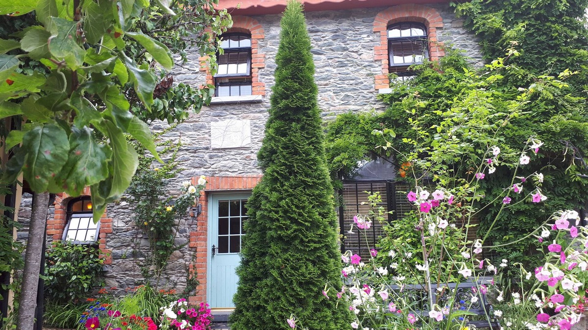 Killarney Cottage | Spectacular Coach House on The Doorstep of Killarney National Park, The Priory