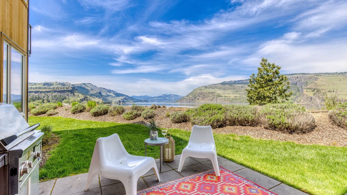 Mosier House | Spectacular Columbia River View + Easy Access To World Class Windsurfing/Kiting