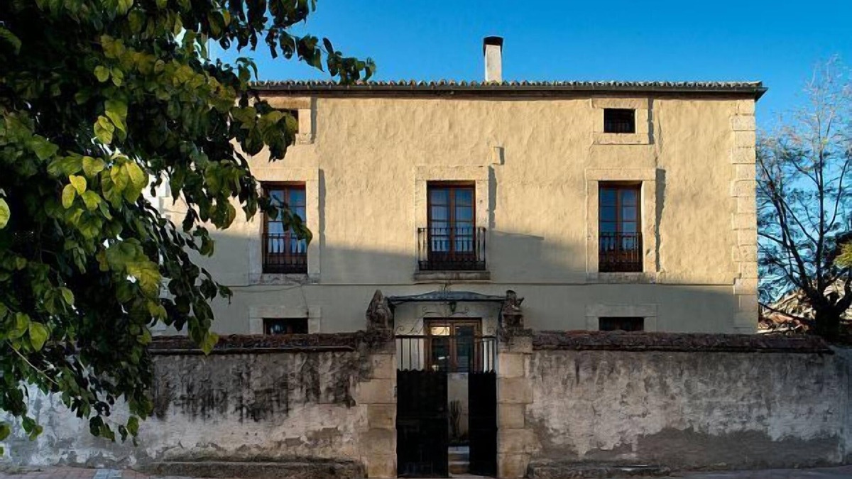 Alameda del Valle Cottage | Spectacular Historic House Pharmacist's House for 12 people