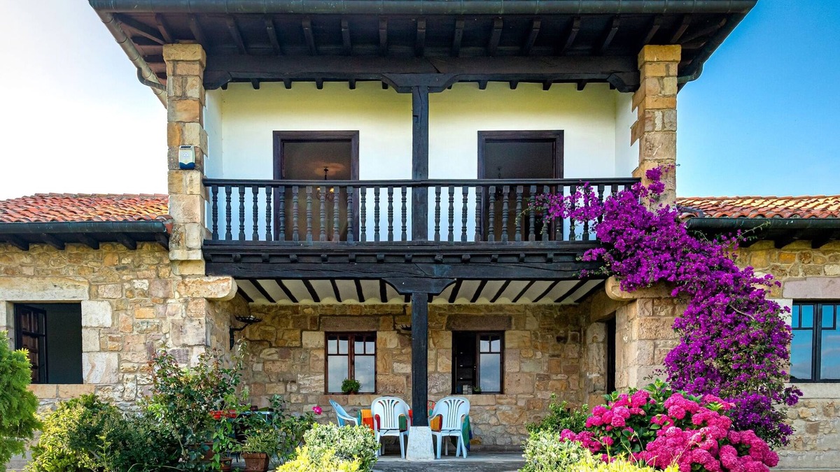 Santillana del Mar Villa | Spectacular manor house inside Santillana de Mar
