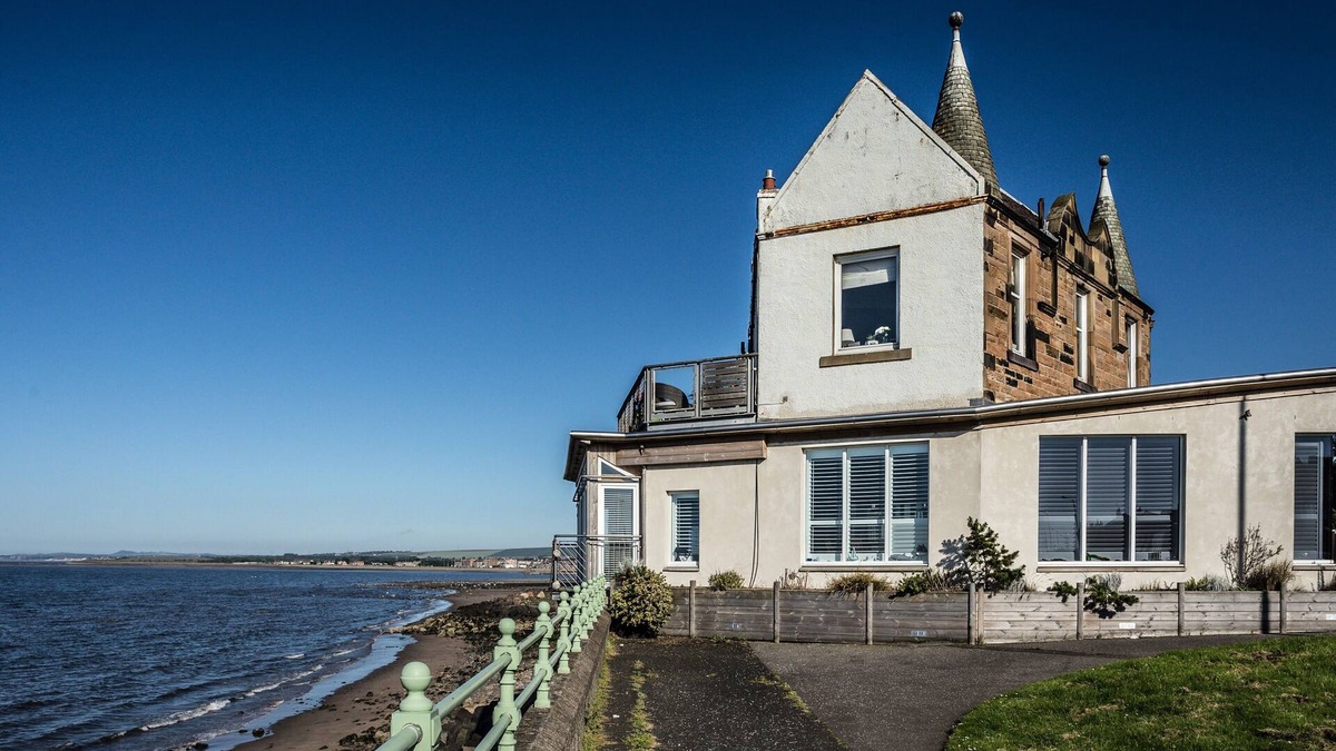 Joppa Apartment | Spectacular ground floor apartment with unbeatable views across the Firth of Forth.