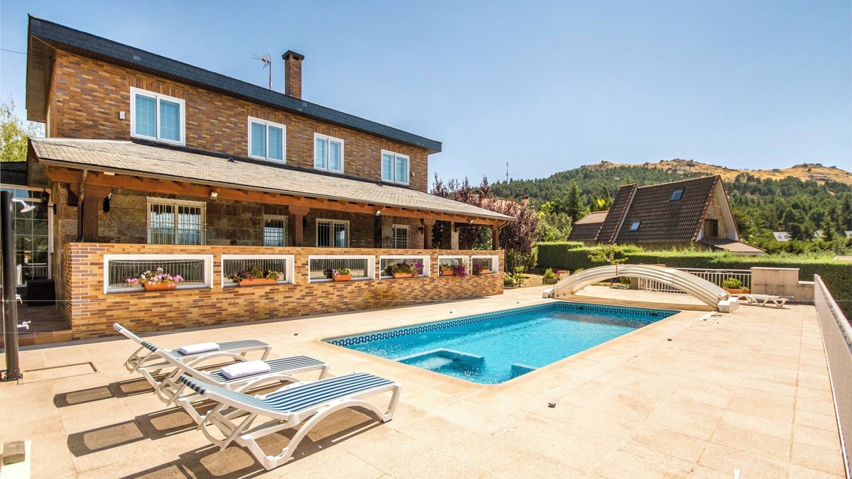 Collado Mediano Ski Chalet | Spectacular home in Navacerrada for nature lovers