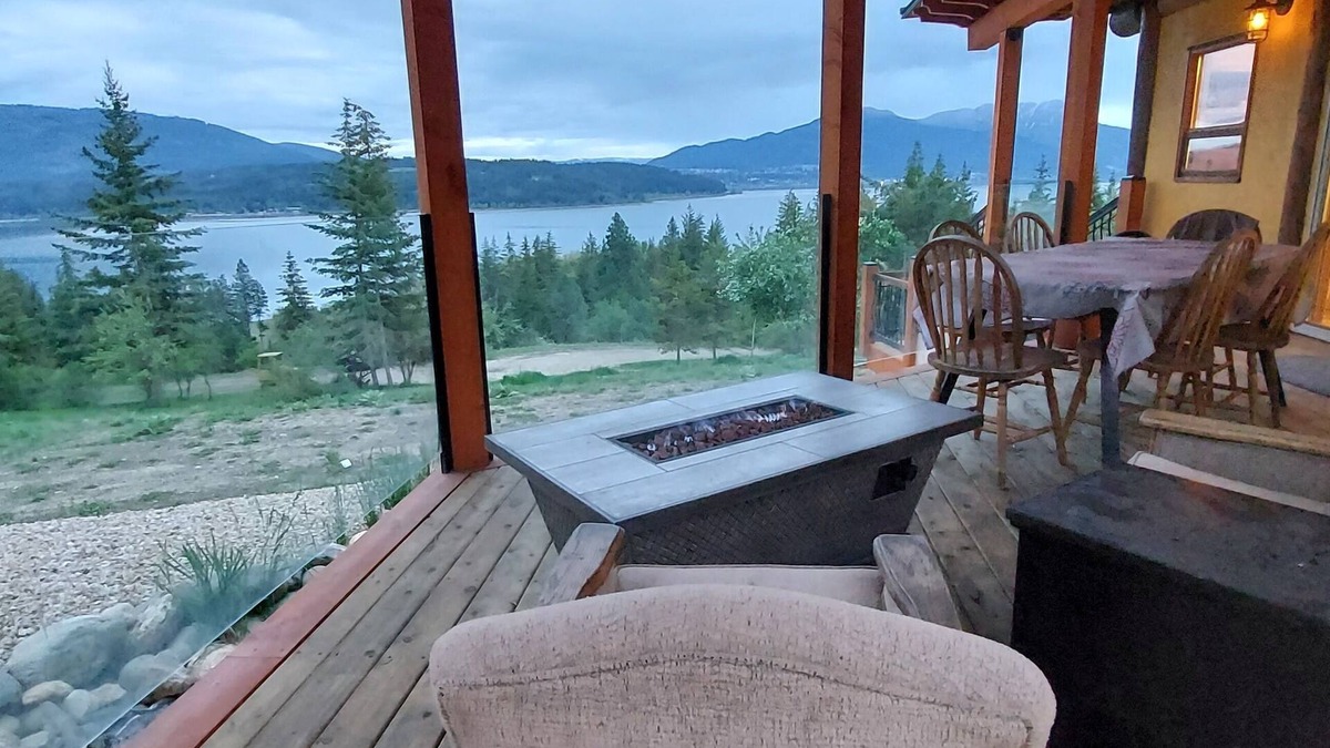 Tappen House | Spectacular Home on Estate w/view of Shushwap lake. Access to private beach.