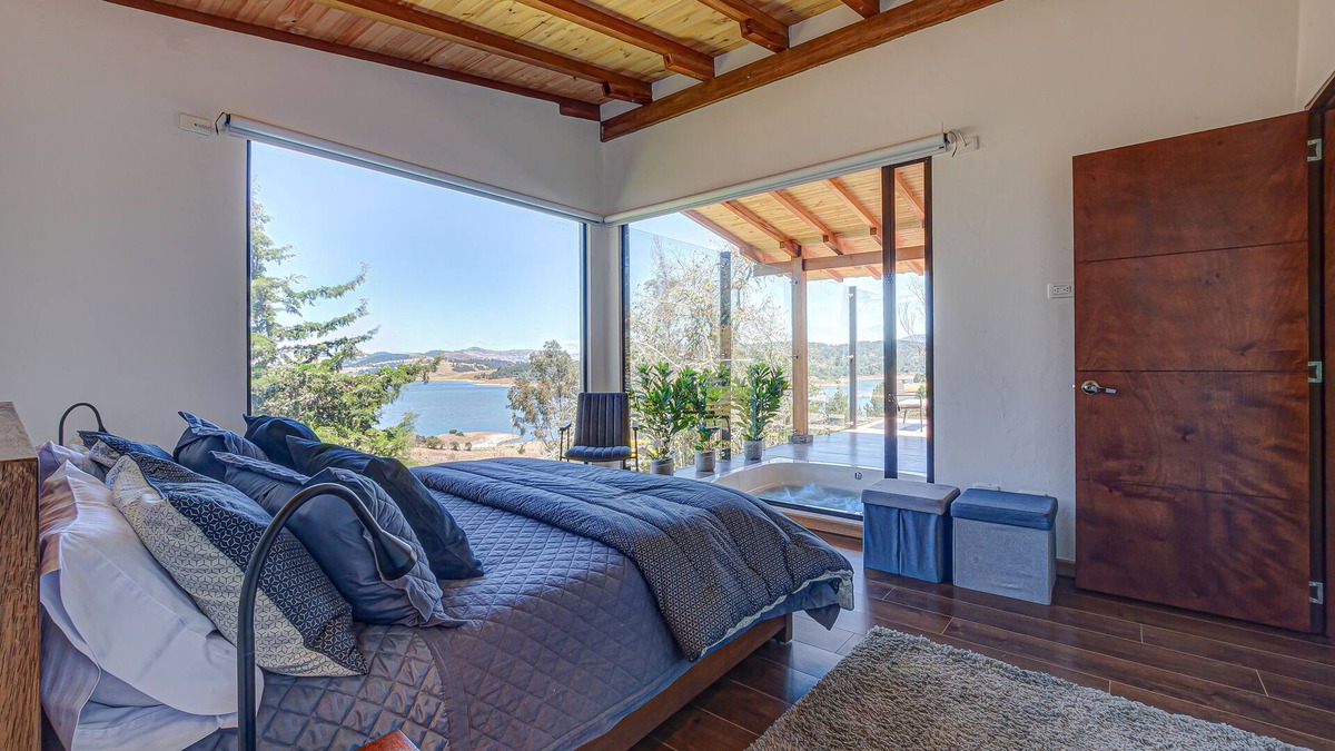 Choconta House | Spectacular house in El Sisga with jacuzzi and stunning view to the reservoir