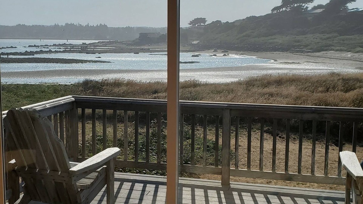 Bandon House | Spectacular Jetty Home with Ocean Views
