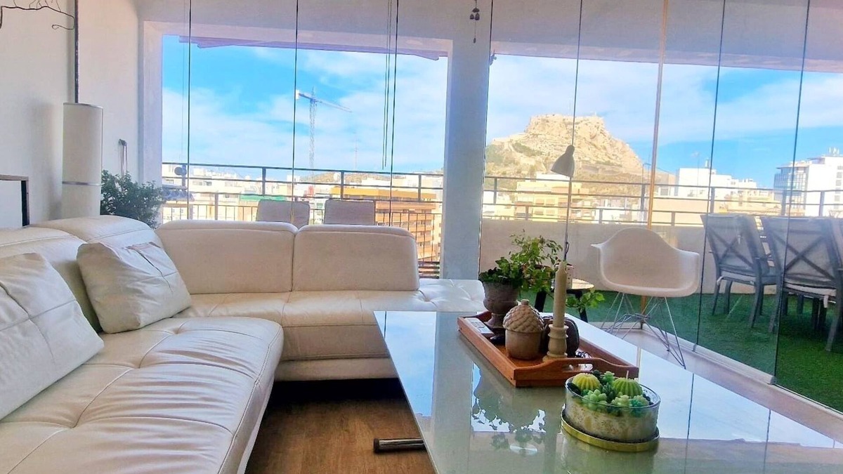 Alicante City Centre Apartment | Spectacular luxury penthouse. Large terrace. Central location. Views of the castle