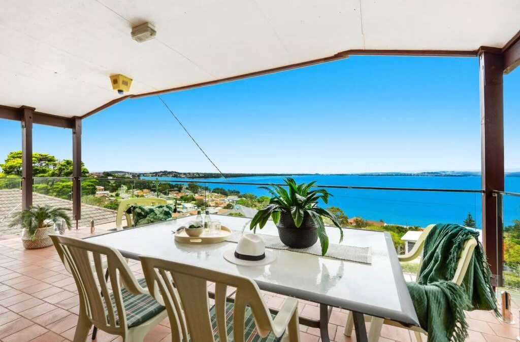 Lake Heights House | Spectacular Lake and Ocean View Holiday Home