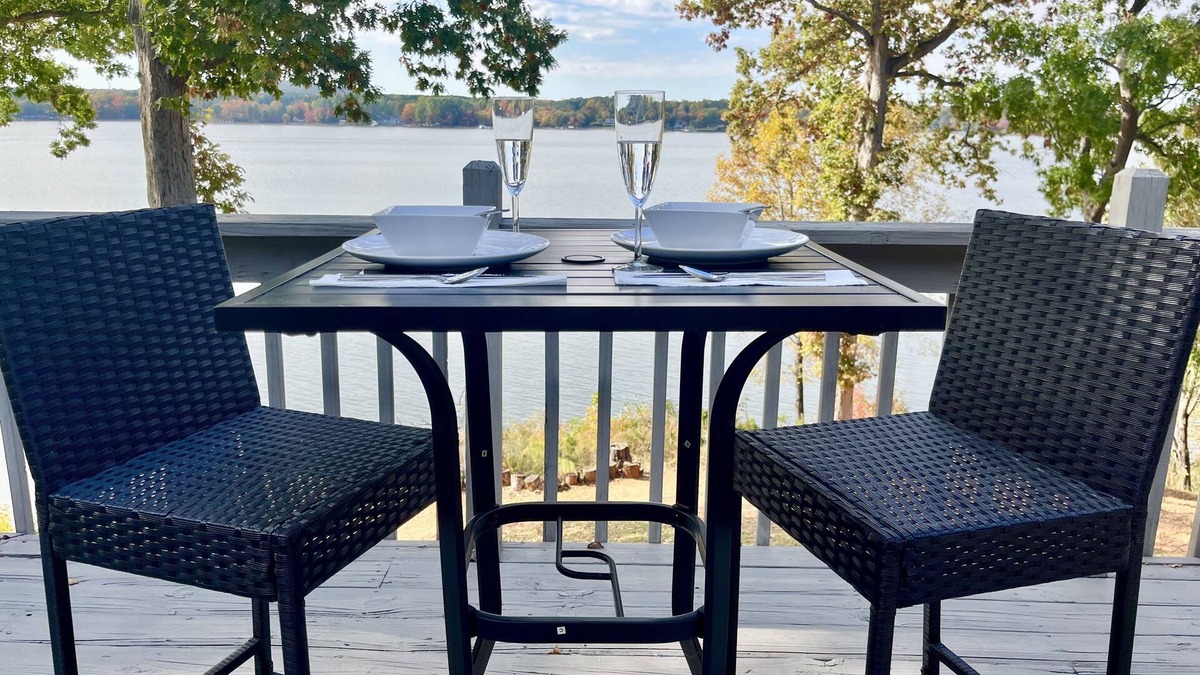 Bowling Green House | Spectacular Lake Oasis + Private Beach + Firepit
