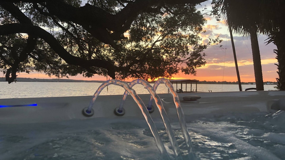 Salt Springs Cabin | Spectacular Lakefront Cabin on Lake Kerr, Visit Florida Springs Country!