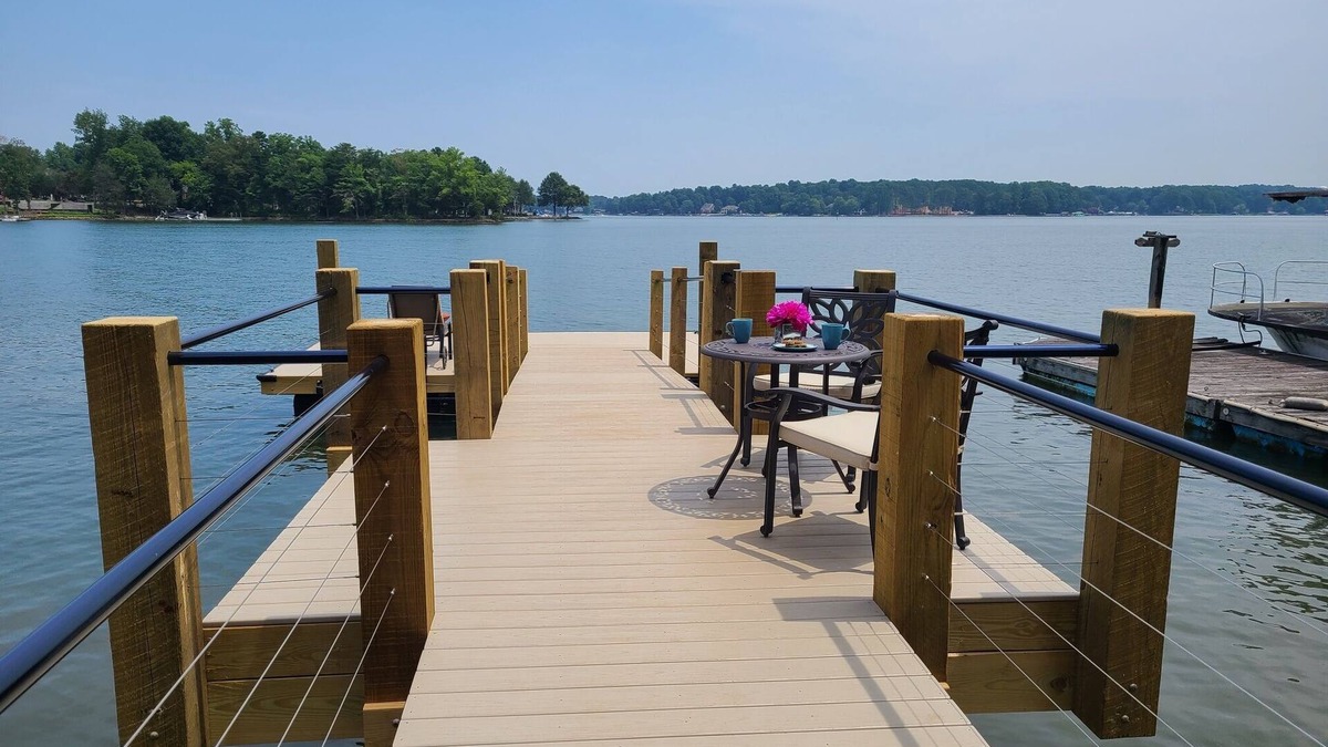 Mayhew House | SPECTACULAR LAKEFRONT MODERN OASIS New to VRBO