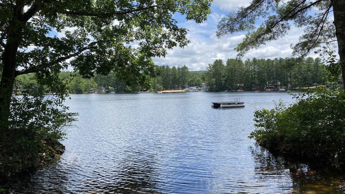 Orange Ski Chalet | Spectacular LAKEFRONT Chalet - Private Beach, 3br, AC