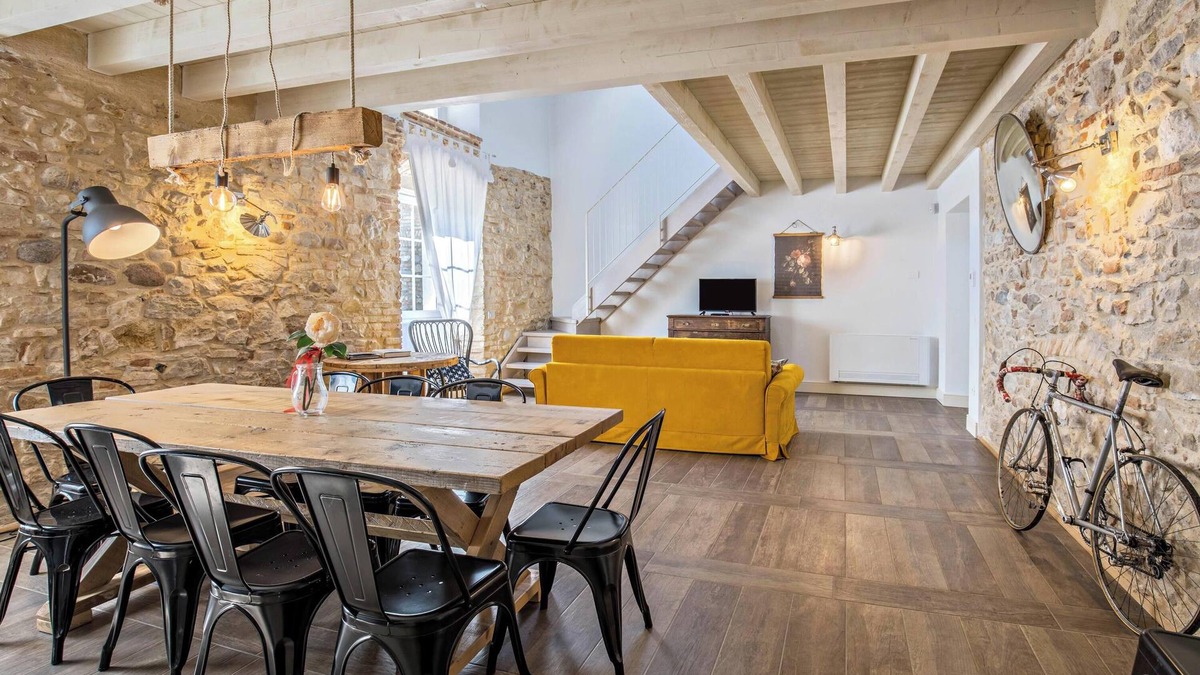 Desenzano del Garda Apartment | Spectacular Maisonette Apartment "Olmo" with Wi-Fi, Shared Garden & Pool