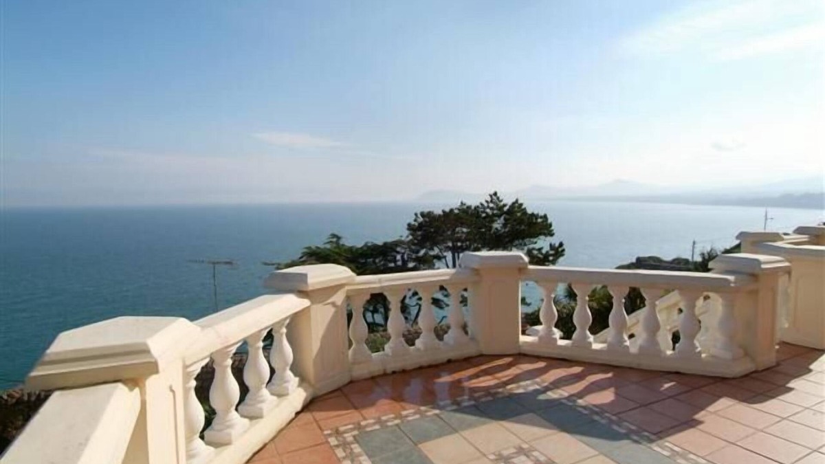 Dalkey Villa | Spectacular Mediterranean Villa on the Irish Sea
