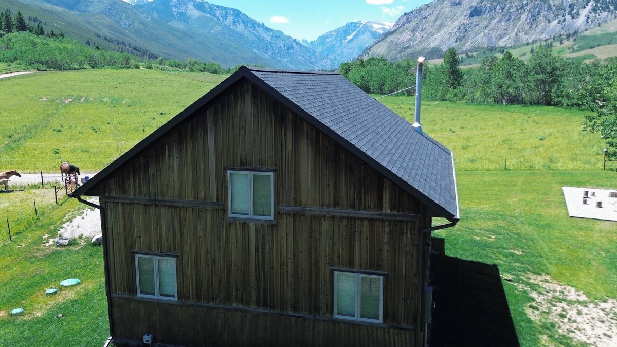 Roscoe House | Spectacular Mountain Cabin in the heart of East Rosebud Mountains