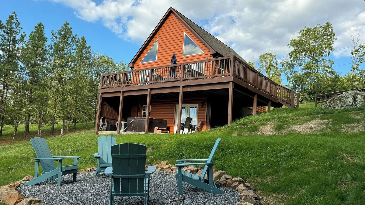 Rileyville Cabin | Spectacular Mountain Views. Peaceful Solitude. Rustic cabin with modern comforts. 90 mins from DC