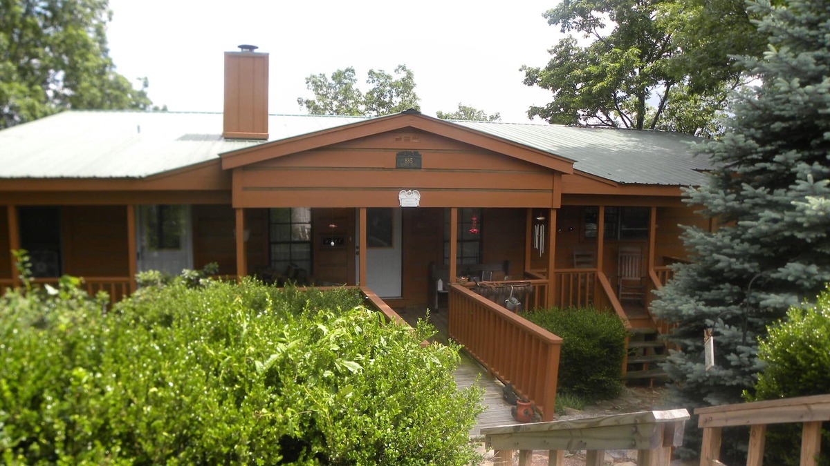 Rising Fawn Apartment | Spectacular mountaintop views. Hiking at Cloudland Canyon minutes away