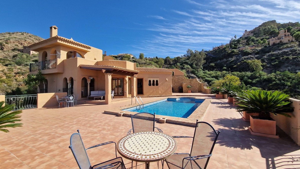 Turre Villa | Spectacular mountain views in a romantic location. Close to Mojacar beaches.