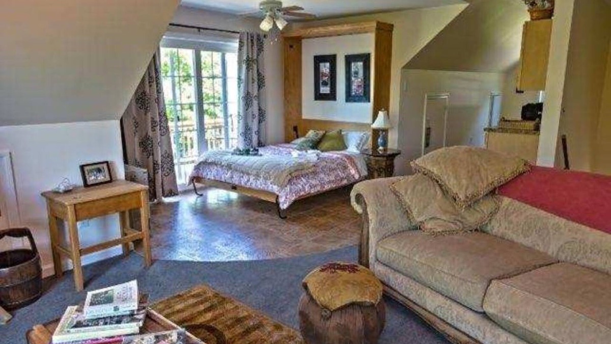 Gill House | Spectacular Mountain views with all the amentities nearby