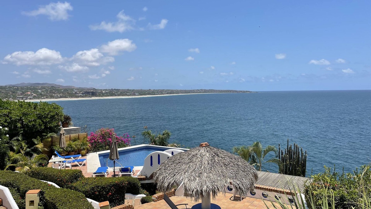 Hidalgo Condo | Spectacular Ocean Views! Walk to beaches, restaurants & shops!